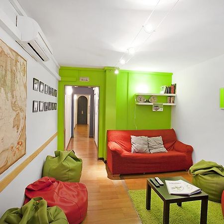 Diagonal House Hostel Barcelona Buitenkant foto