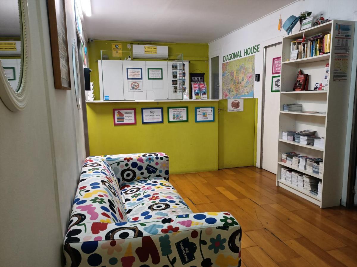 Diagonal House Hostel Barcelona Buitenkant foto