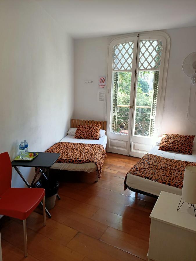 Diagonal House Hostel Barcelona Buitenkant foto