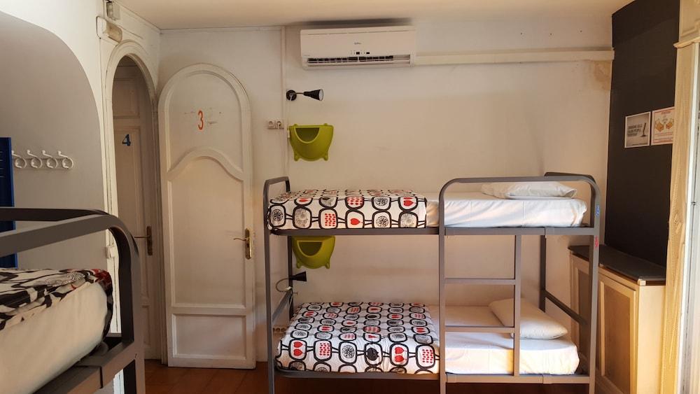 Diagonal House Hostel Barcelona Buitenkant foto