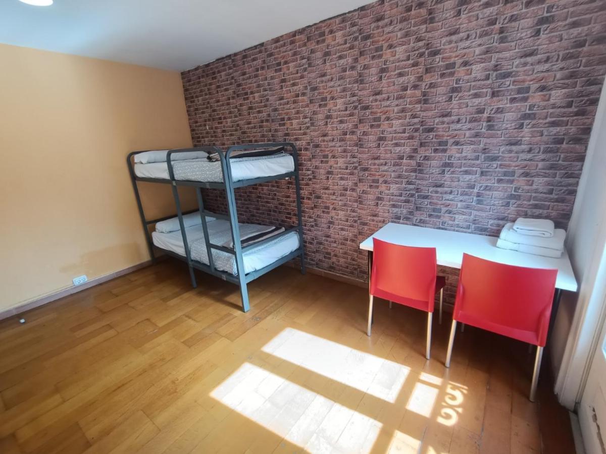 Diagonal House Hostel Barcelona Buitenkant foto