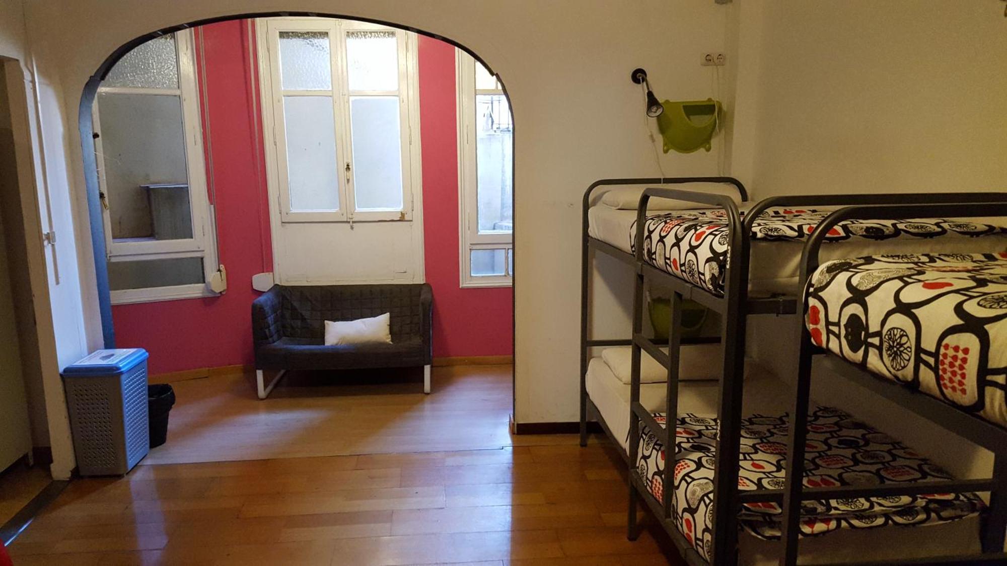 Diagonal House Hostel Barcelona Buitenkant foto