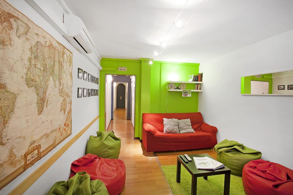 Diagonal House Hostel Barcelona Buitenkant foto