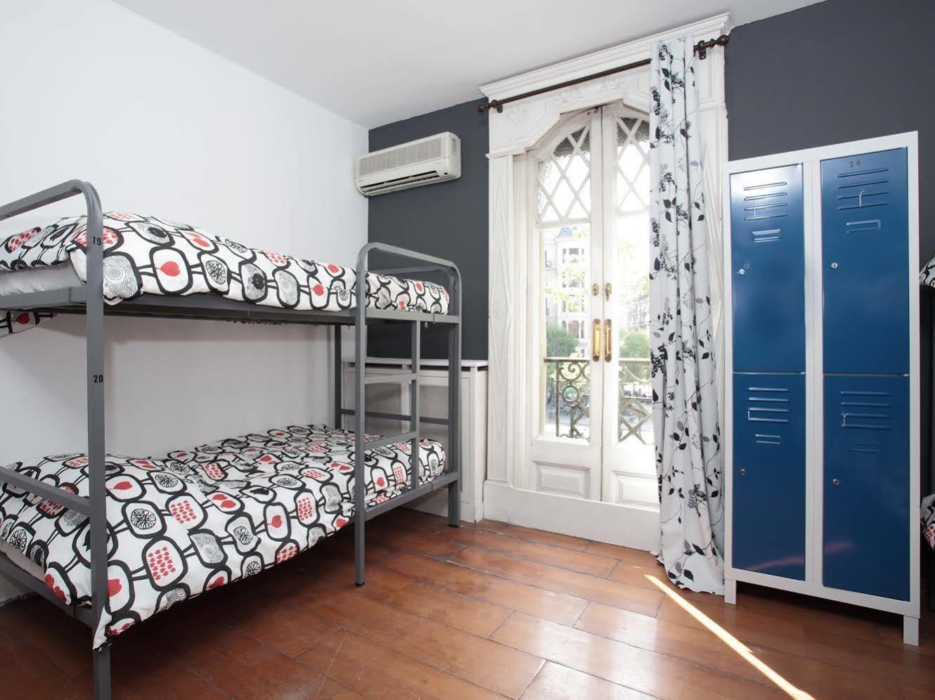 Diagonal House Hostel Barcelona Buitenkant foto